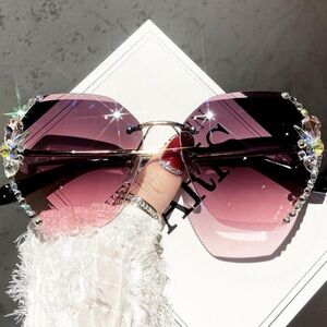Elegant Pink Gradient Sunglasses